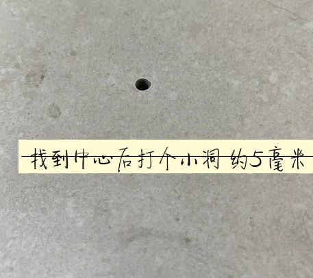 麦积瓷砖空鼓维修公司专业解答在瓷砖铺贴过程中，如果砂料搅拌不均匀，将会带来以下问题